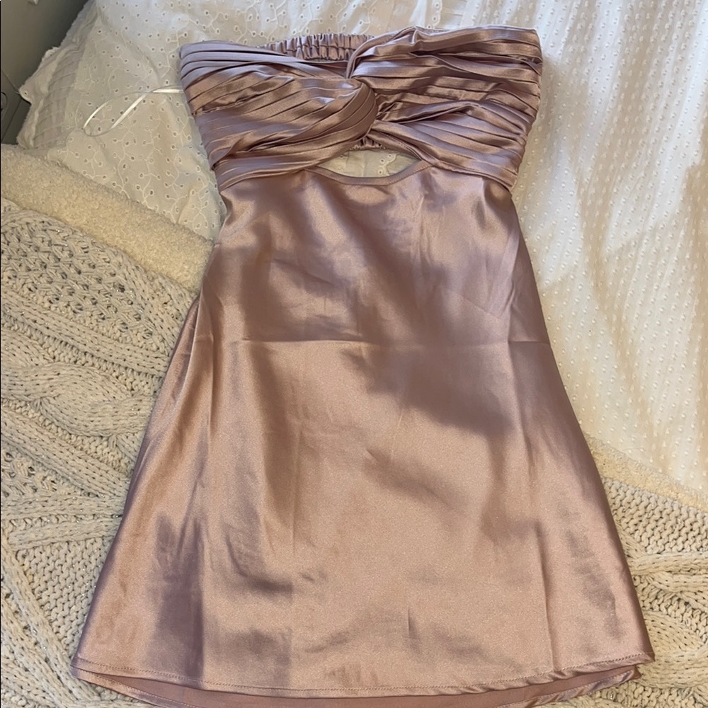 Elegant Mauve Strapless Dress
